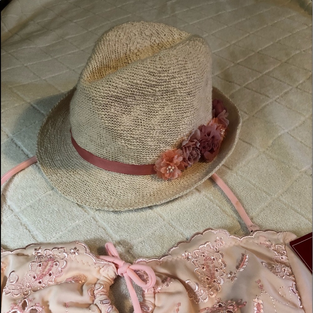 Off white hat with peach/pink band & flowers.